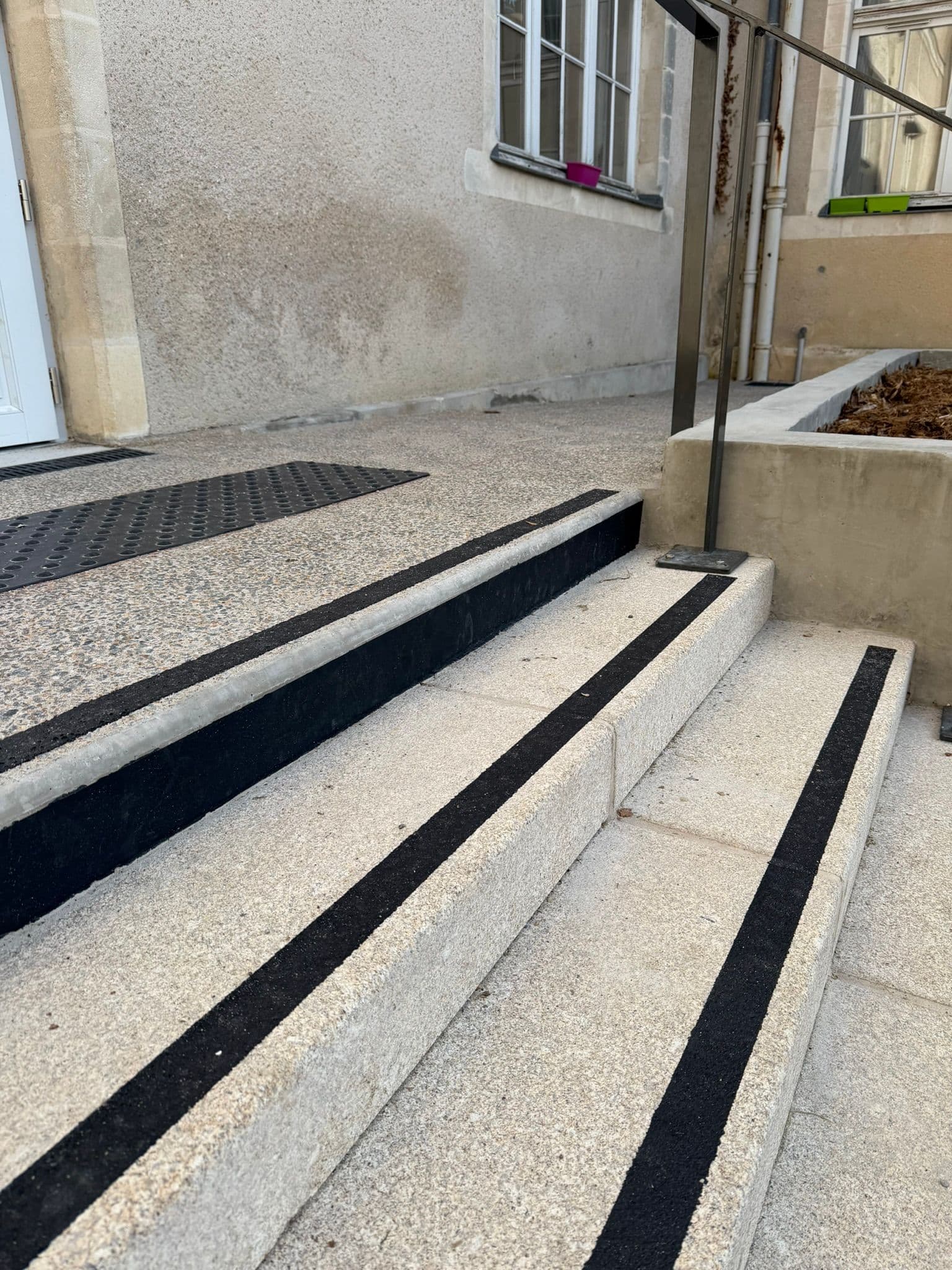 Emmarchement granit à Nantes, Ecole des Réformes